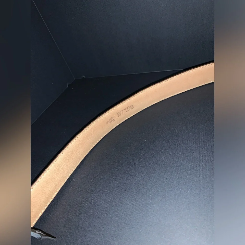 Vintage, Brighton Belt with a beautiful silver plated floral belt buckle. - Picture 7 of 8